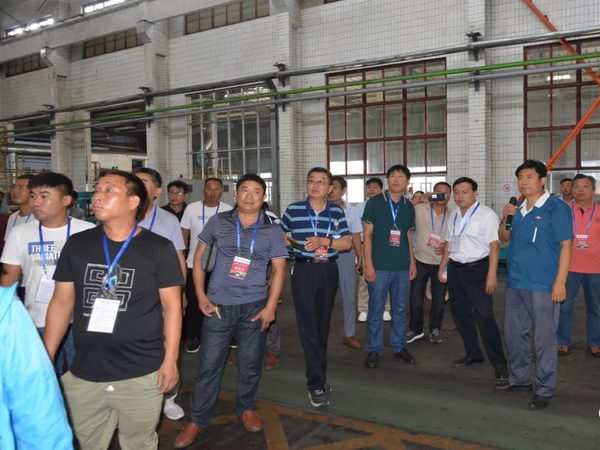 社会公众在绿茵直播集团科普基地生产车间参观学习